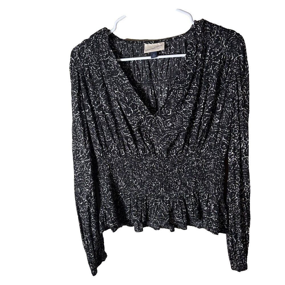 Universal Thread Blouse Women's Medium V-Neck Printed Long Sleeve Lightweight